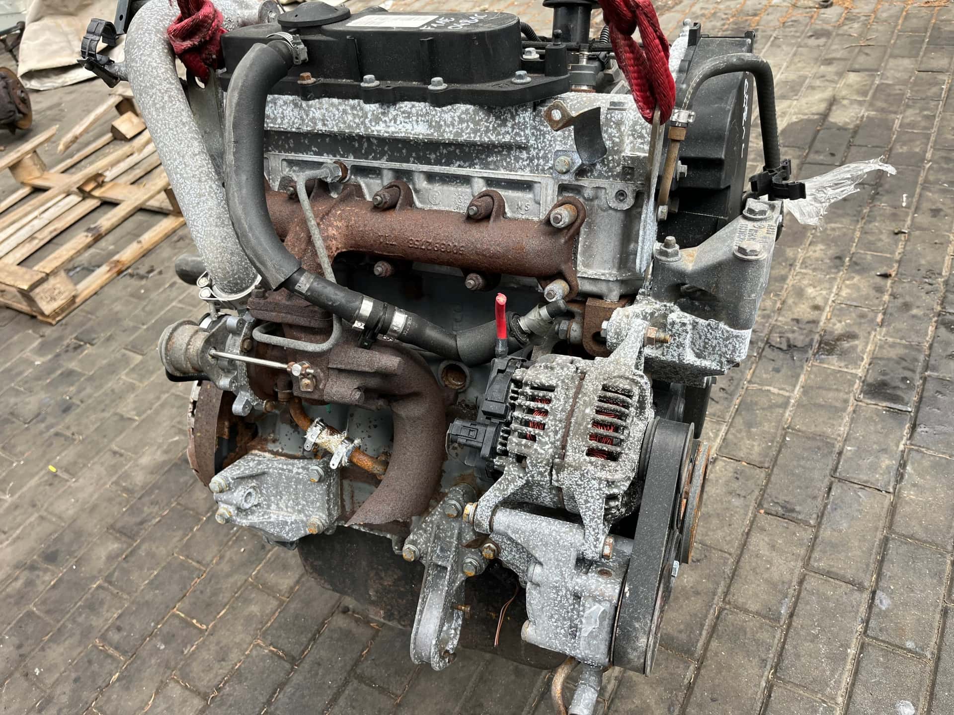 Moteur F1AE0481C vue 5