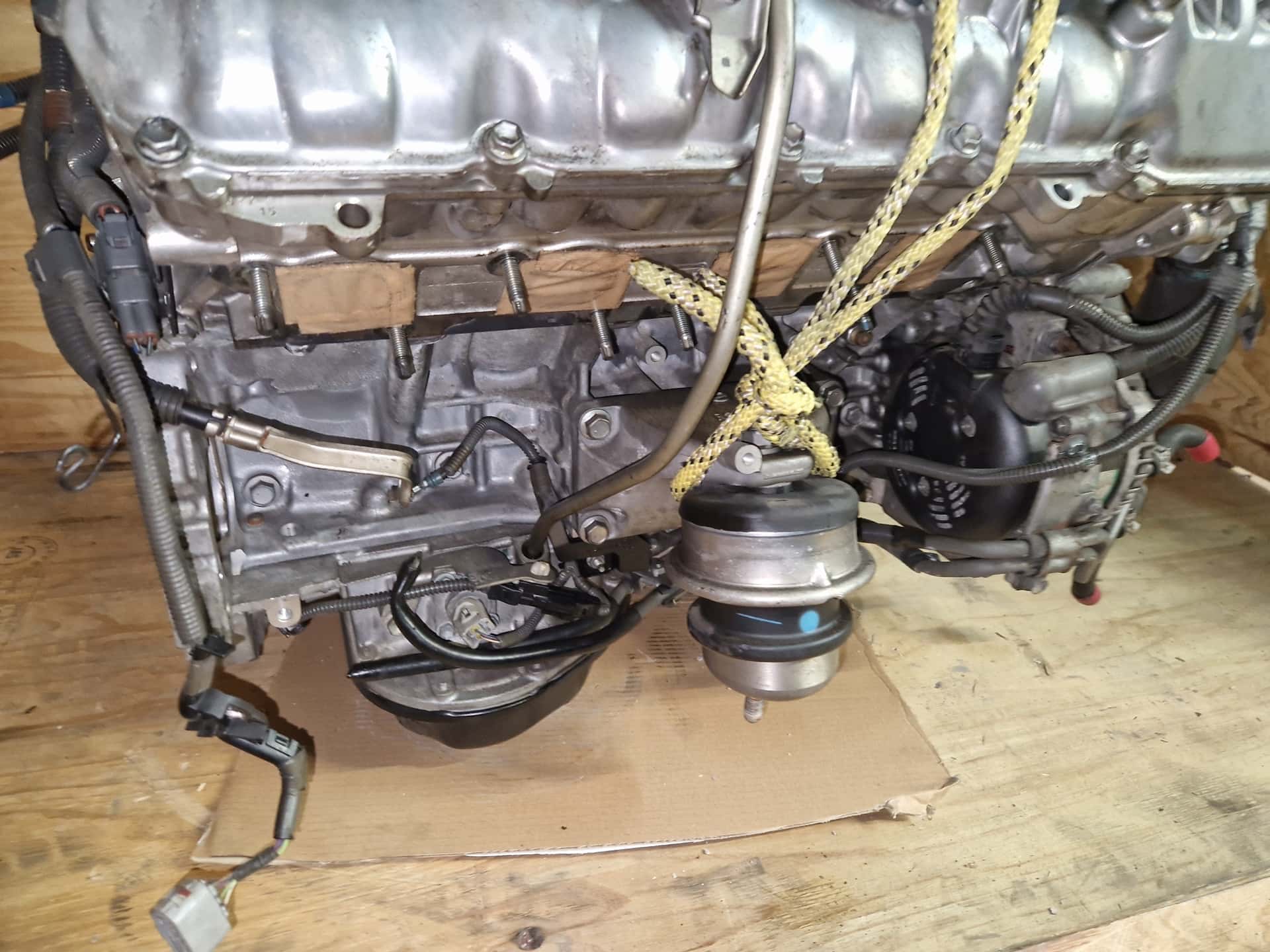 Moteur 2UR-GSE vue 9