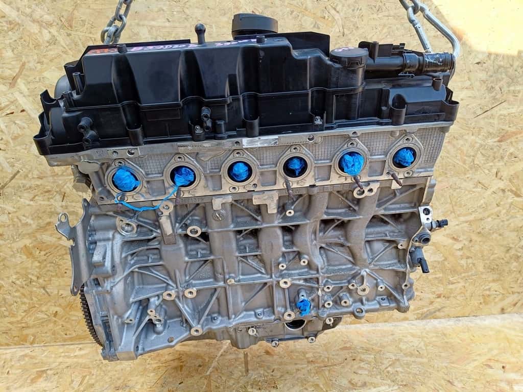 Moteur B57 D30 B vue 2