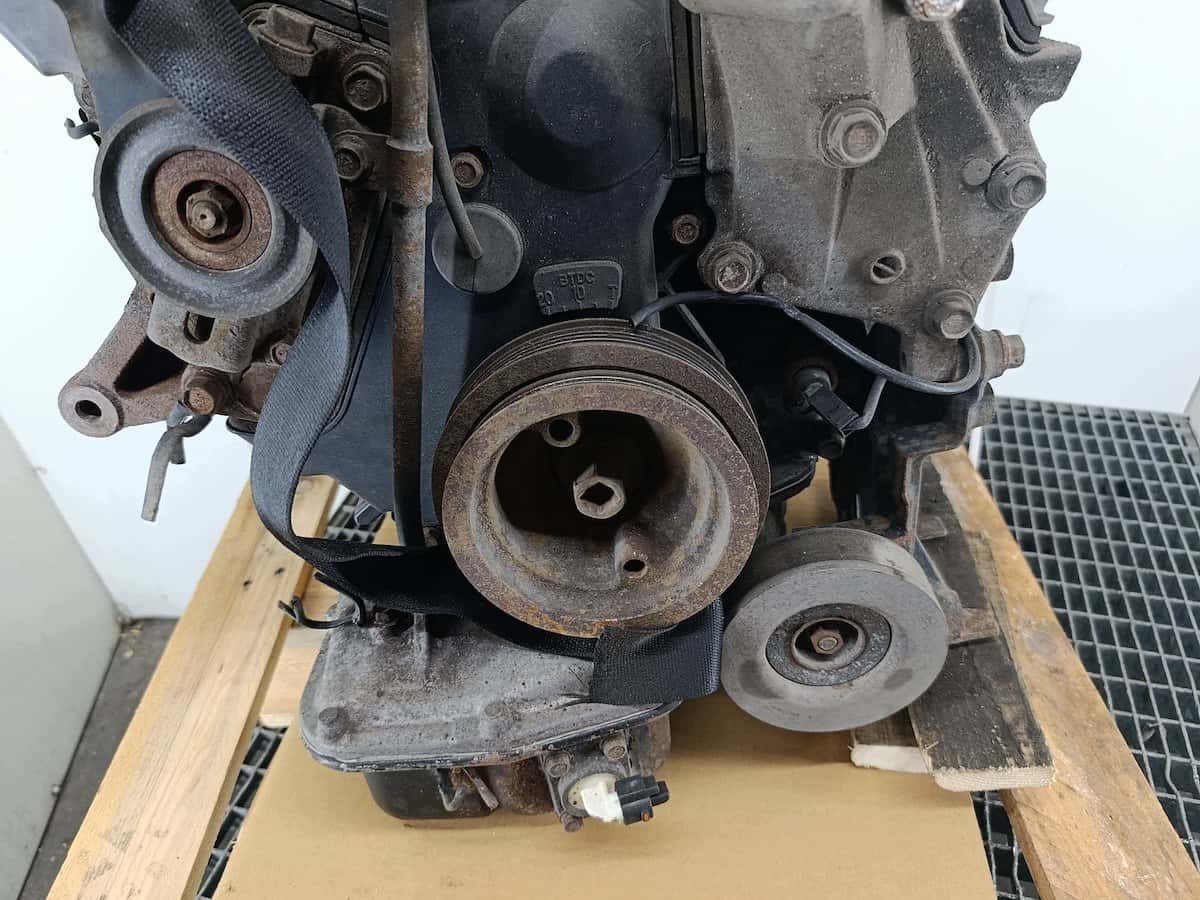 Moteur 6A13 vue 4
