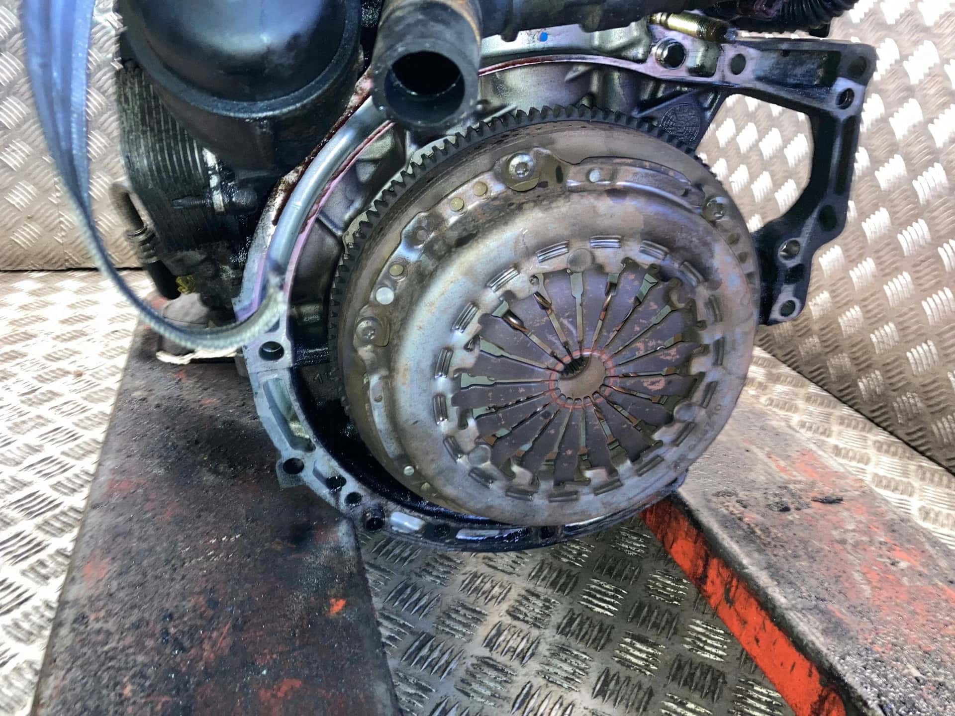 Moteur 8HZ (DV4TD) vue 9