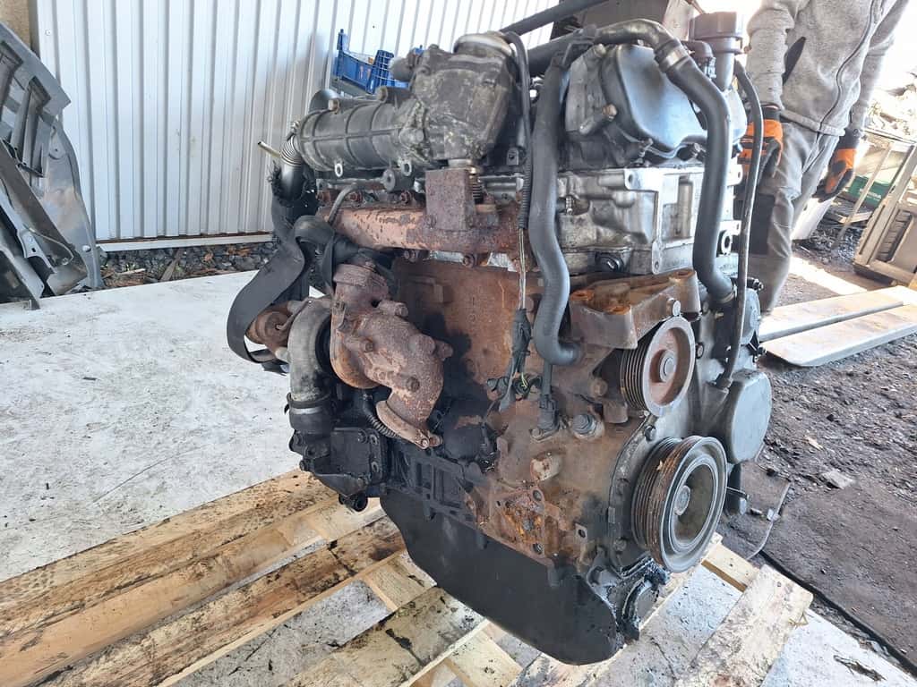 Moteur F1CE0481D vue 3