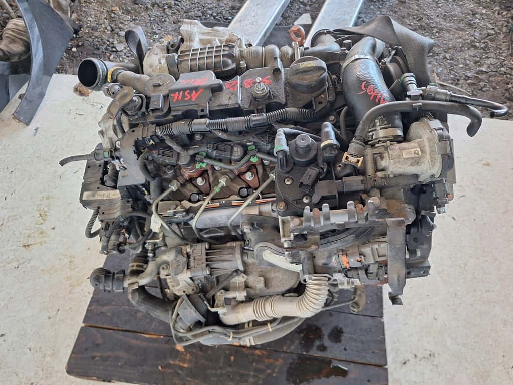 Moteur 9HC (DV6C) vue 4