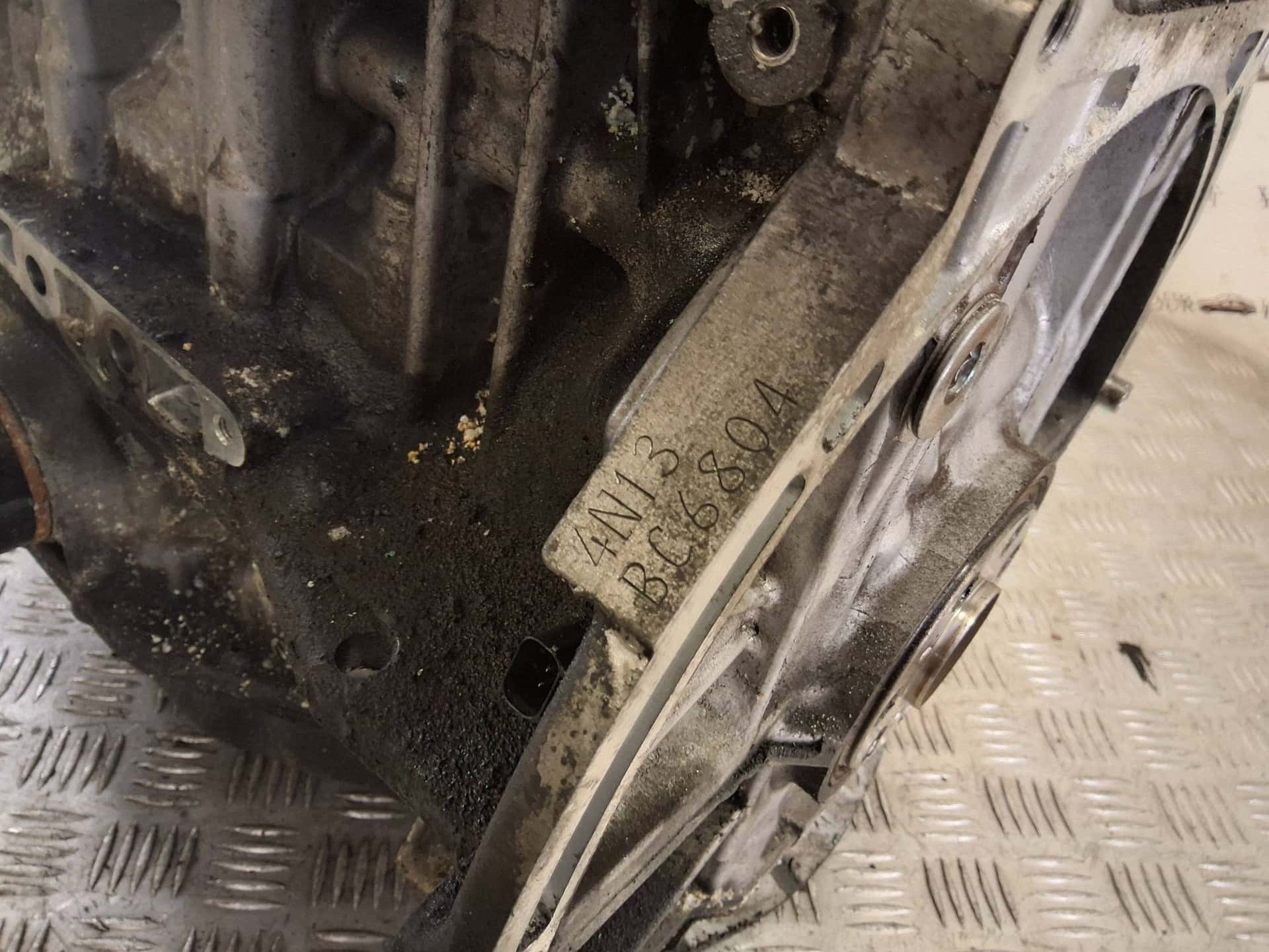 Moteur 4N13 vue 8