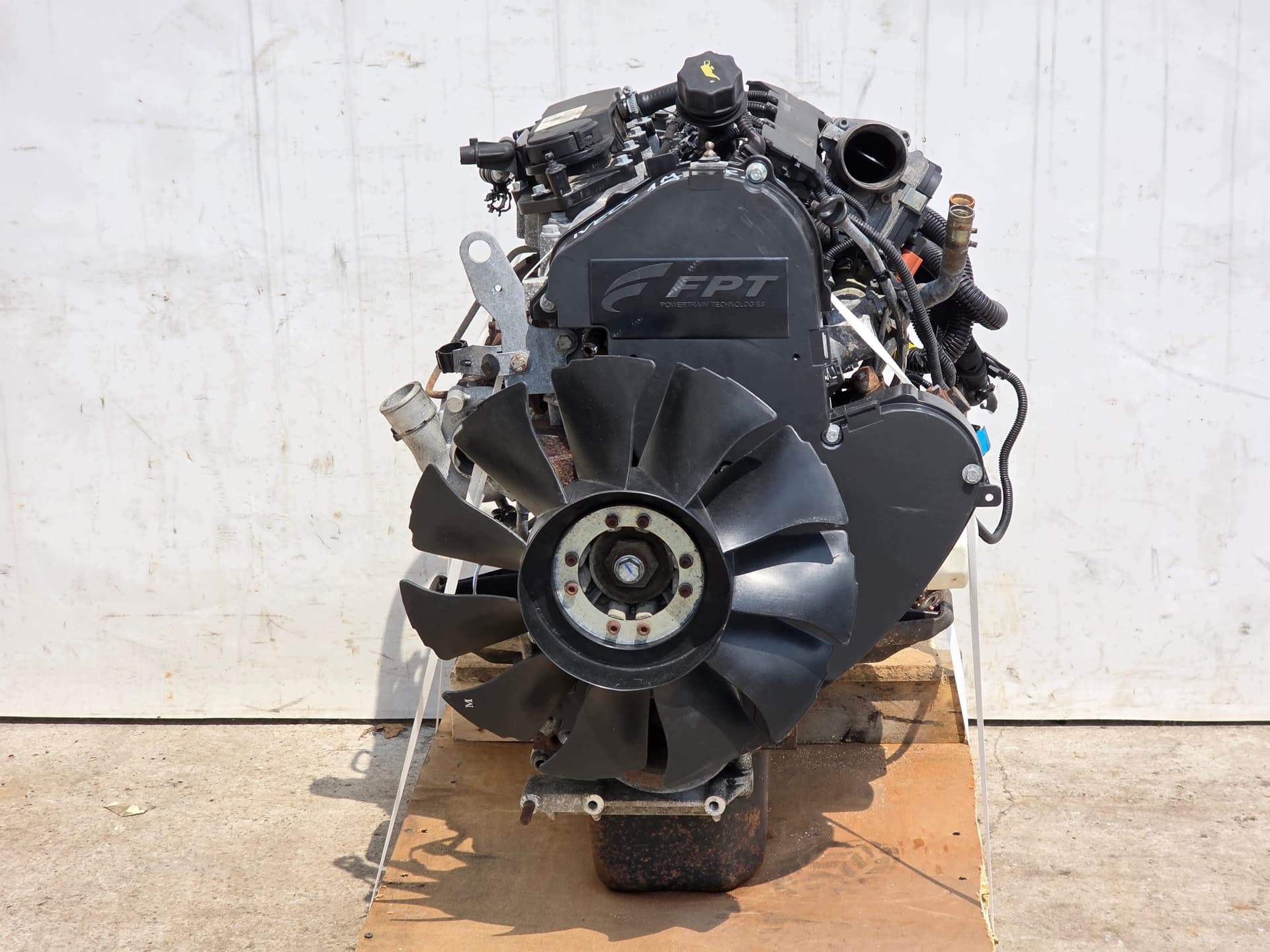 Moteur F1AE0481G — vue 3