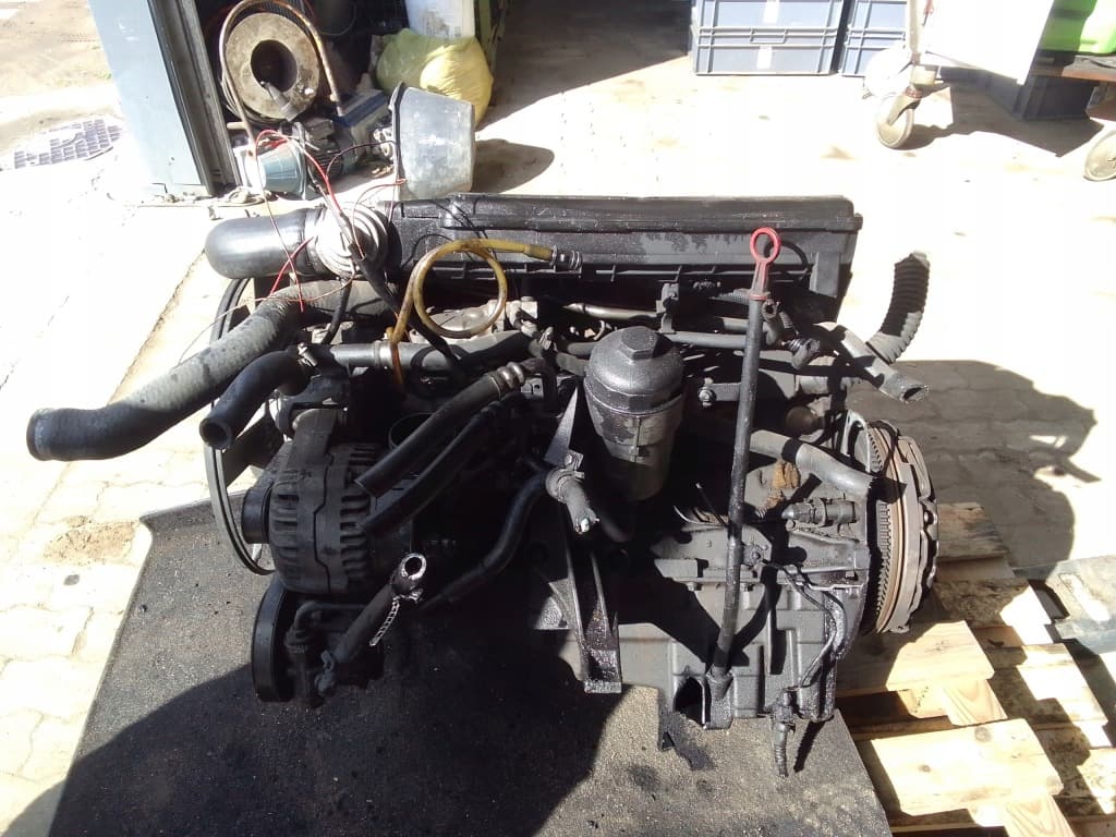 Moteur M51 D25 (256T1) — vue 2