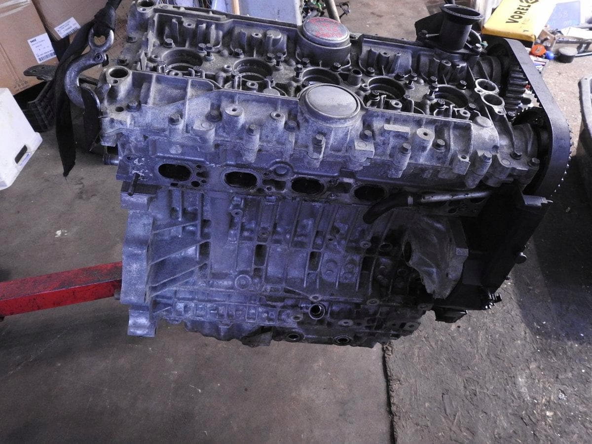 Moteur B 5254 T8 — vue 4