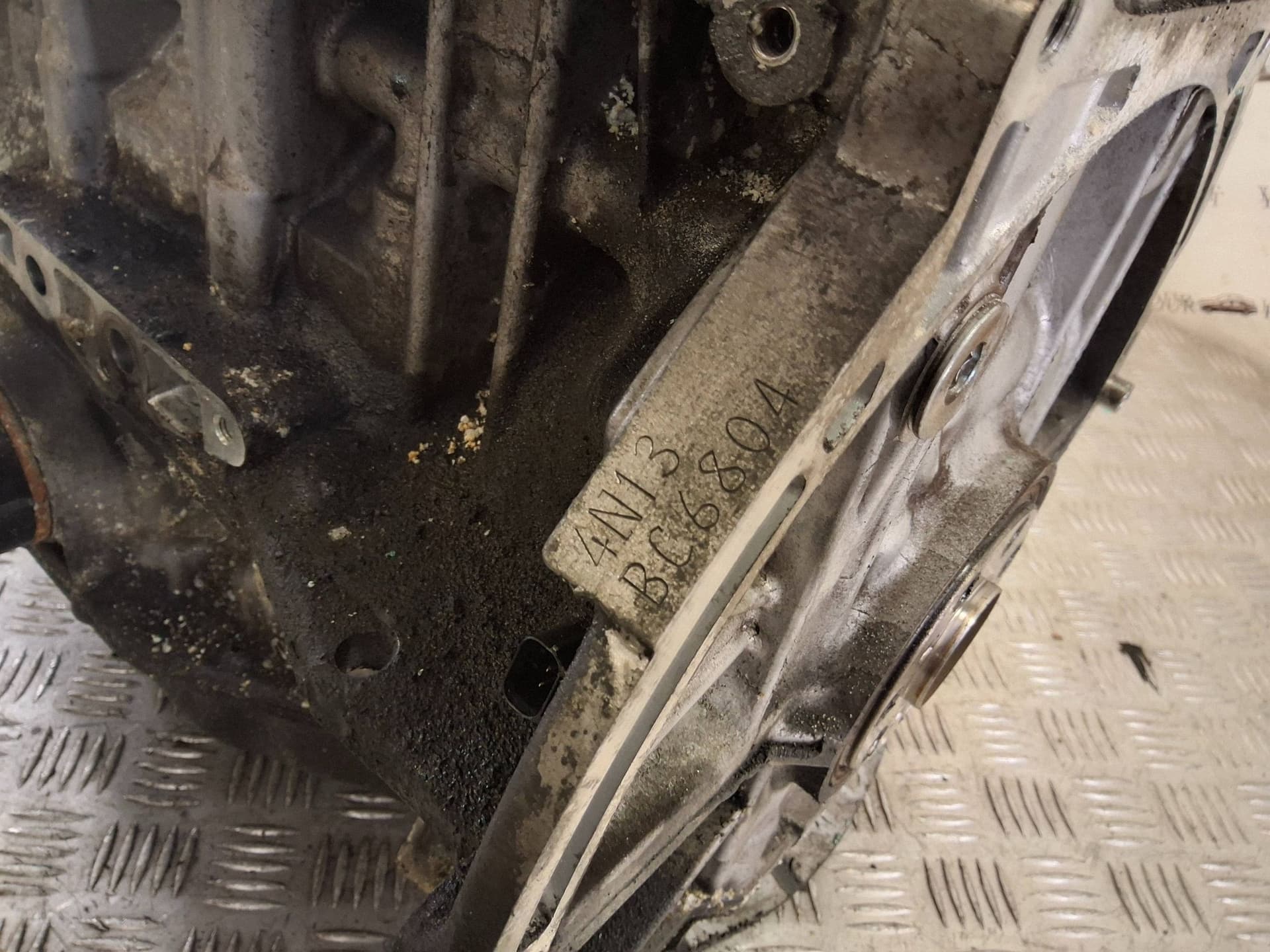 Moteur 4N13 — vue 8