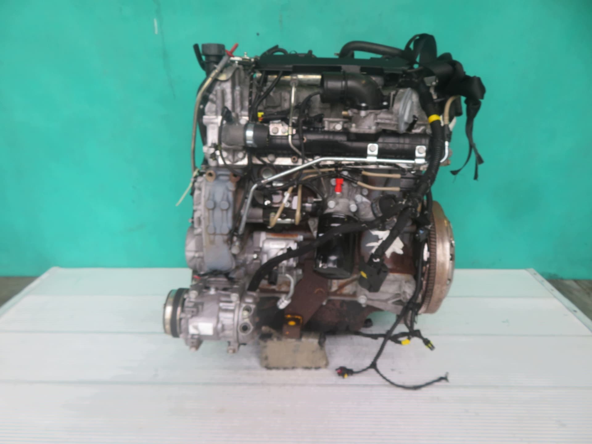 Moteur F1CE0481D (F30DT) — vue 2