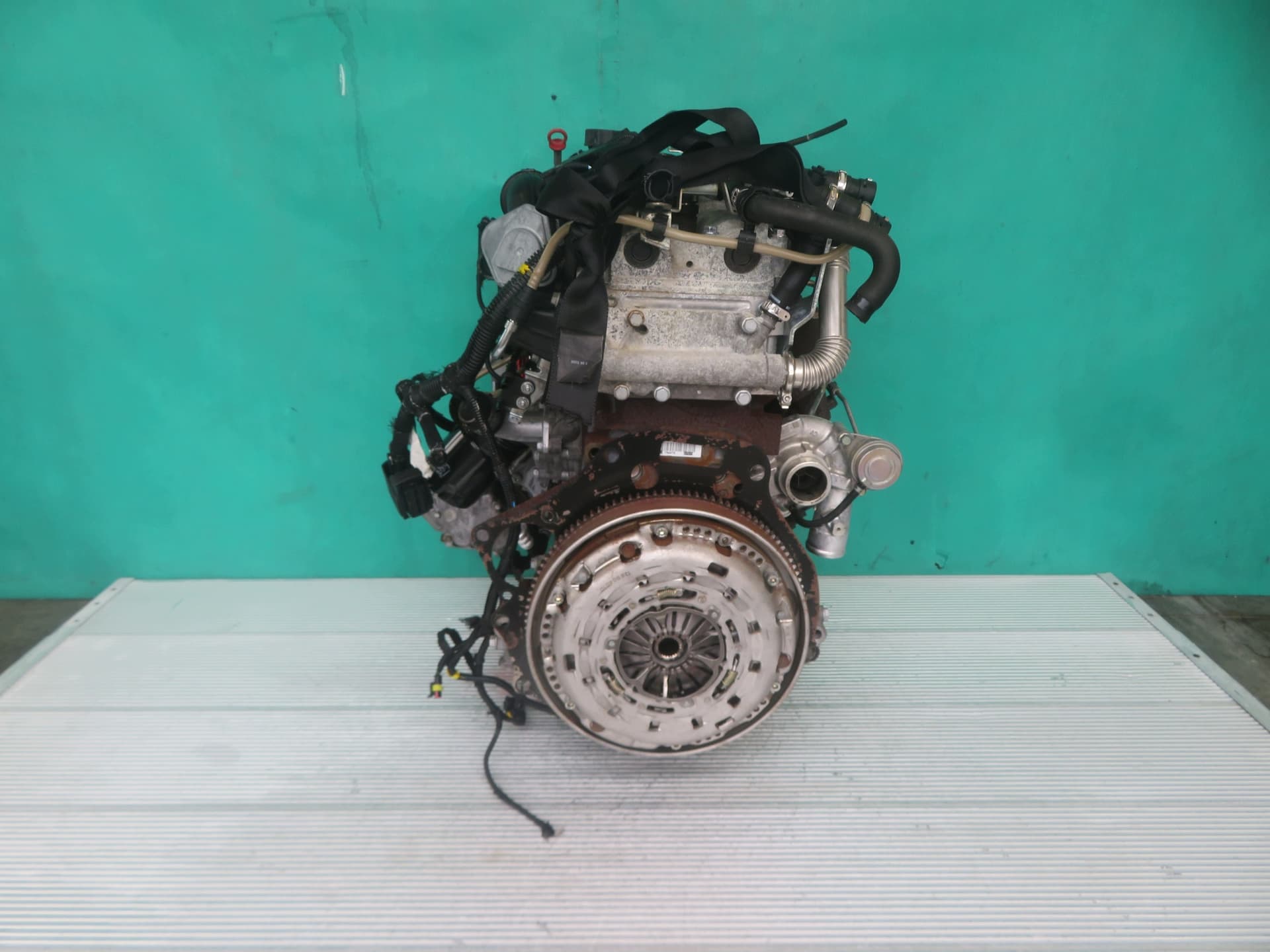 Moteur F1CE0481D (F30DT) — vue 4