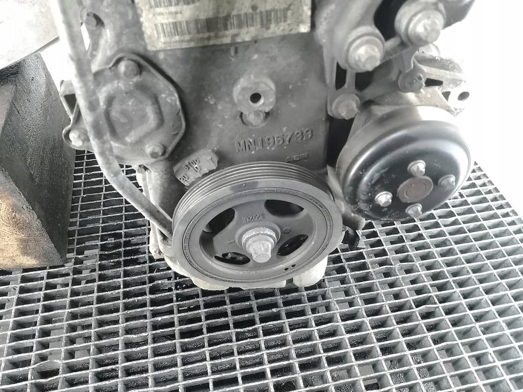 Moteur 4A90 — vue 4