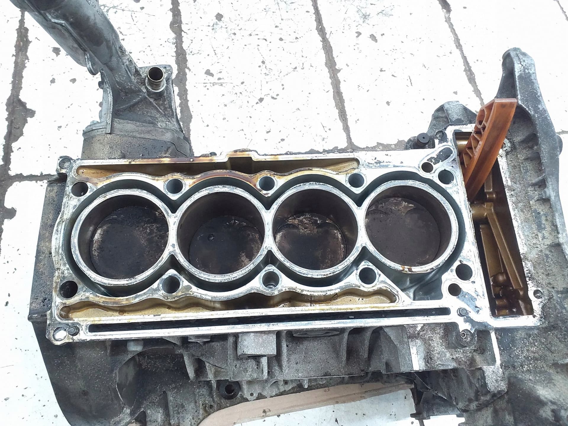 Moteur M 112.946 — vue 2
