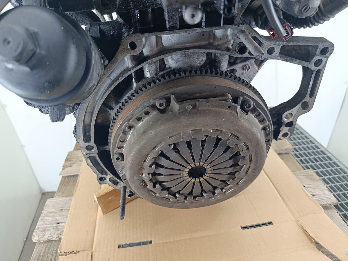 Moteur 8HZ (DV4TD) — vue 2